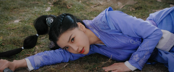 杨颖哭戏遭群嘲,眼睛瞪大嘴角微微上扬,眼泪使用眼药水,被实锤