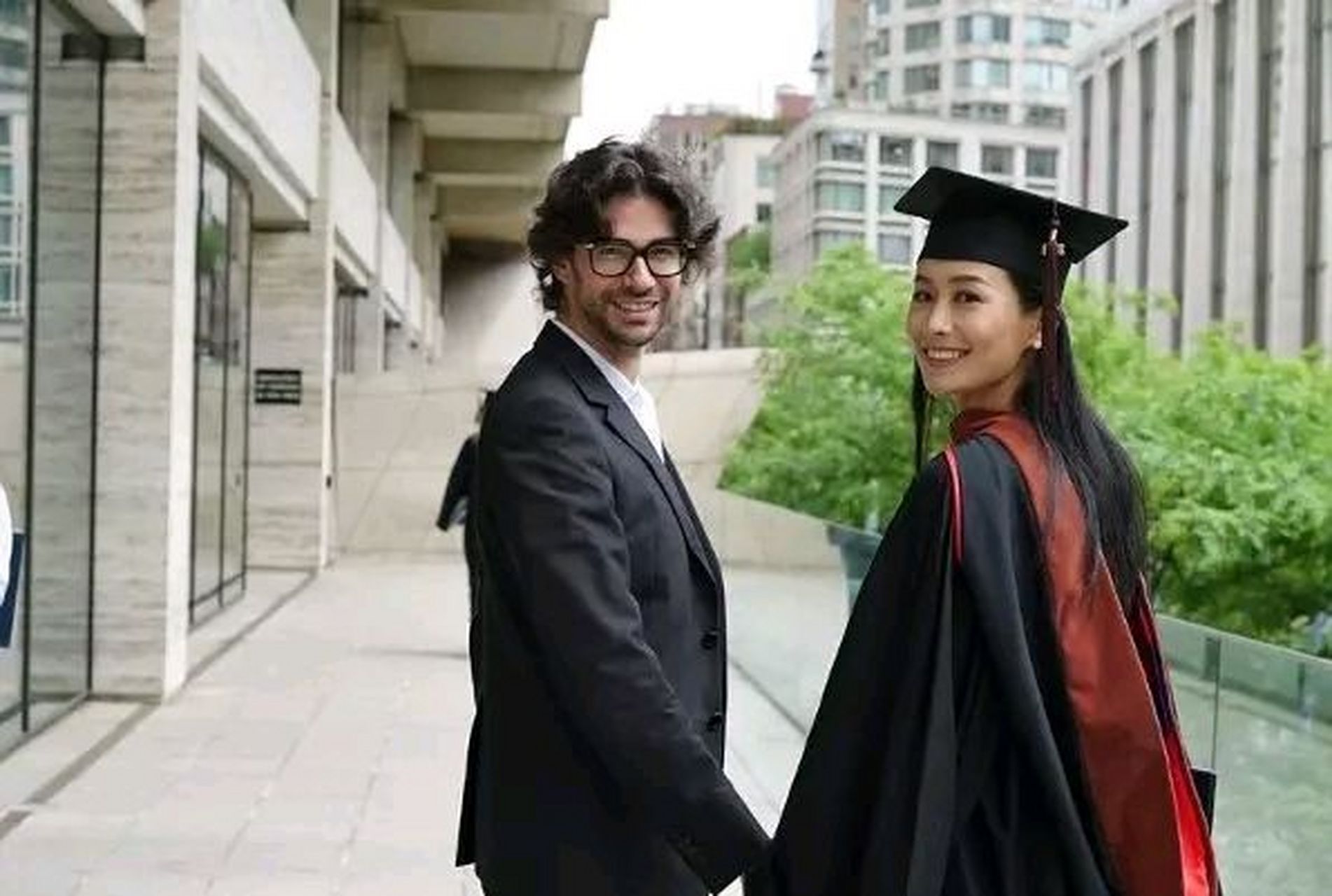 女演员陈法拉和前夫薛世亨(丹尼尔)在2013年结束了婚姻,他们的生活很