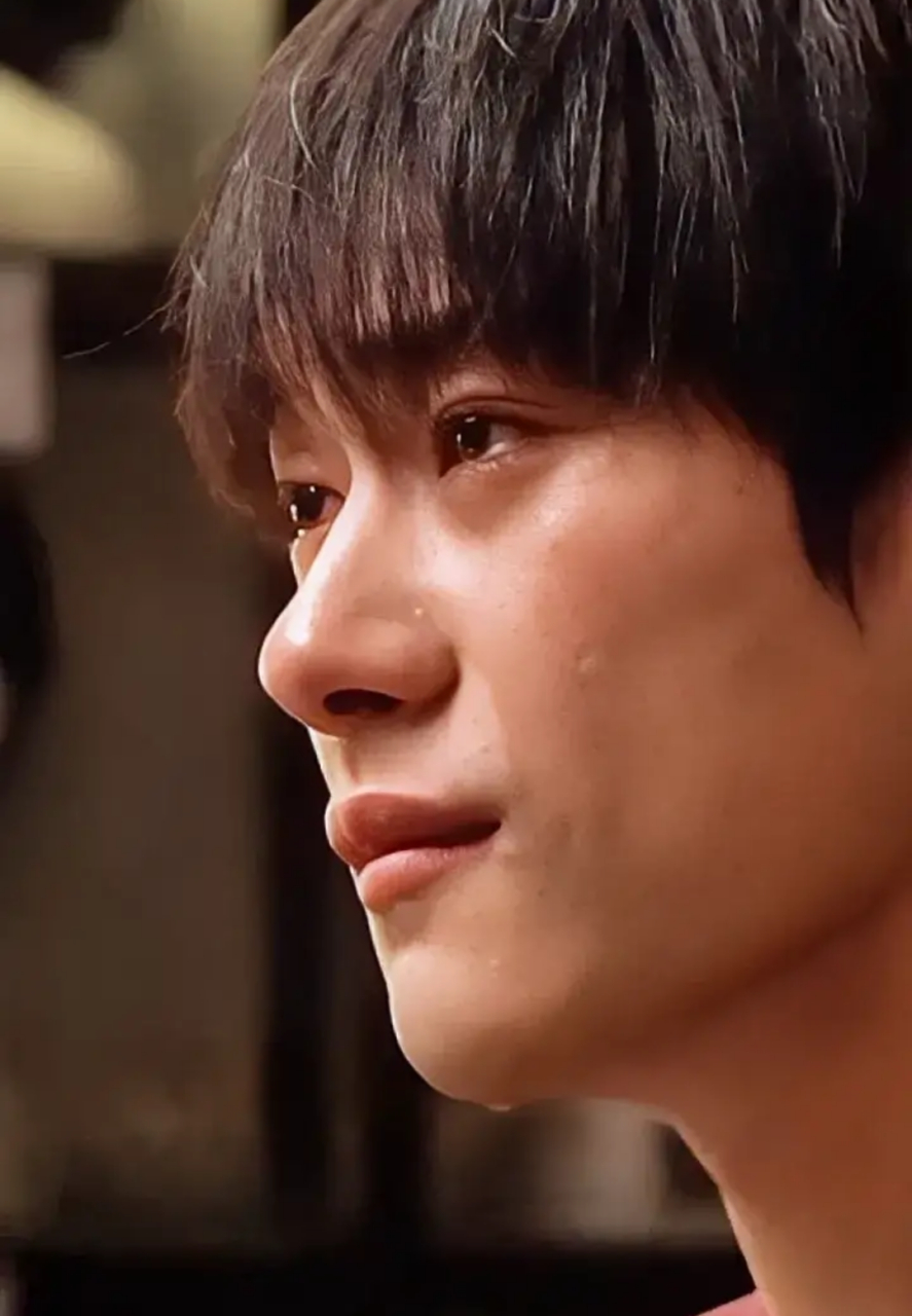 就是你无论有多难, 无论受到了多大的委屈,  你都得瞒着父母, 瞒着