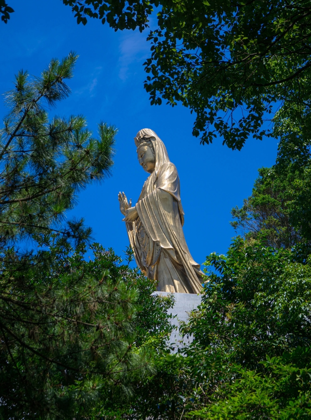 安期峰景区内的观音望海耀眼无比
