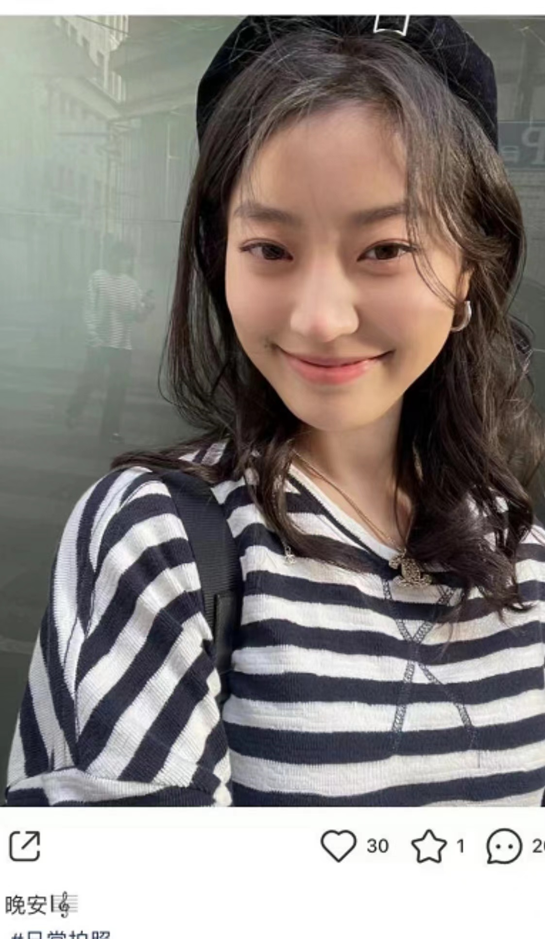 纪凌尘与现任女友同框,两人穿情侣装秀恩爱,网友:还是阚清子美