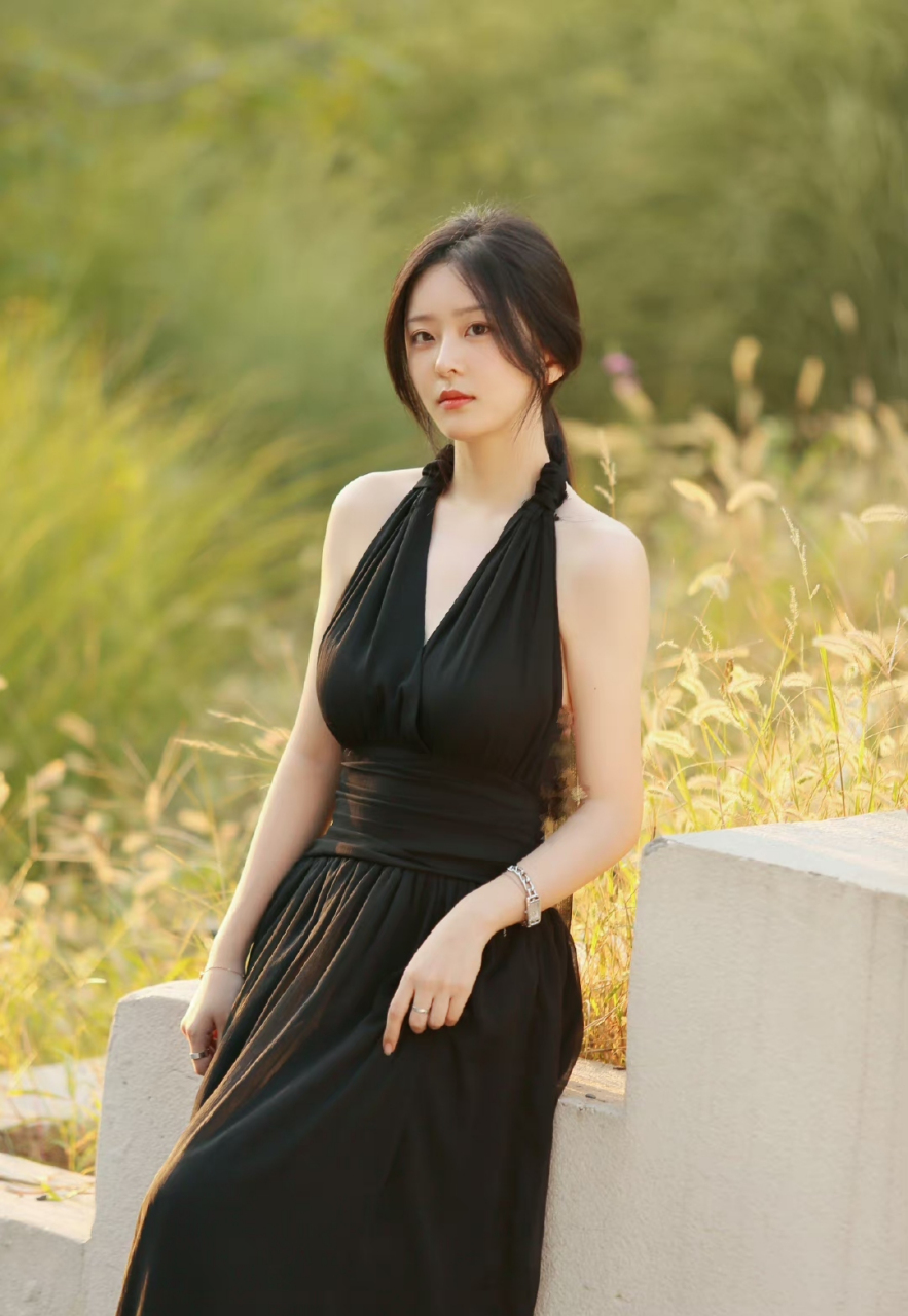 王嘉丽真美,驾驭服饰的能力超强.