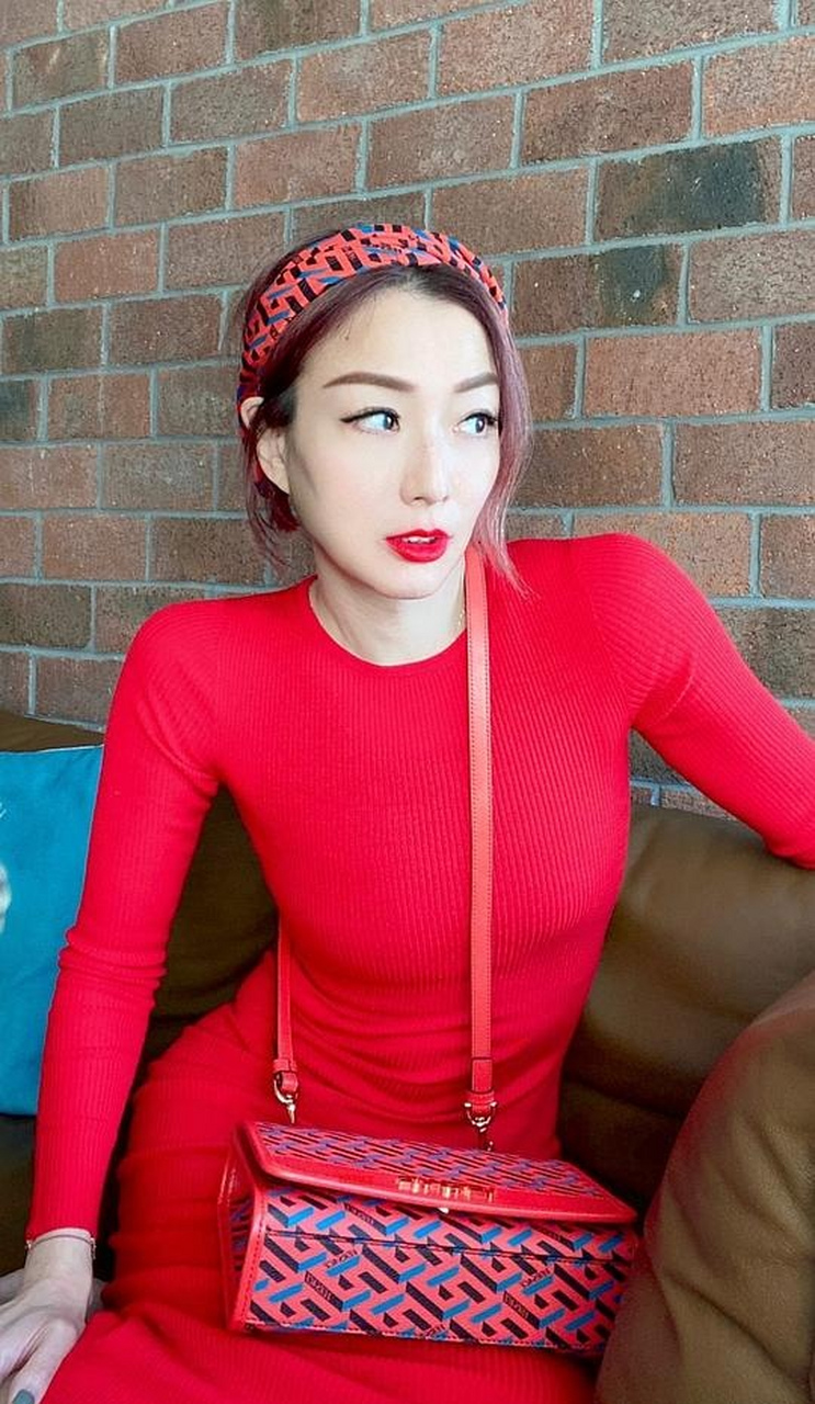 郑秀文,1972年8月出生于中国香港,祖籍广东省,中国香港女歌手,演员.