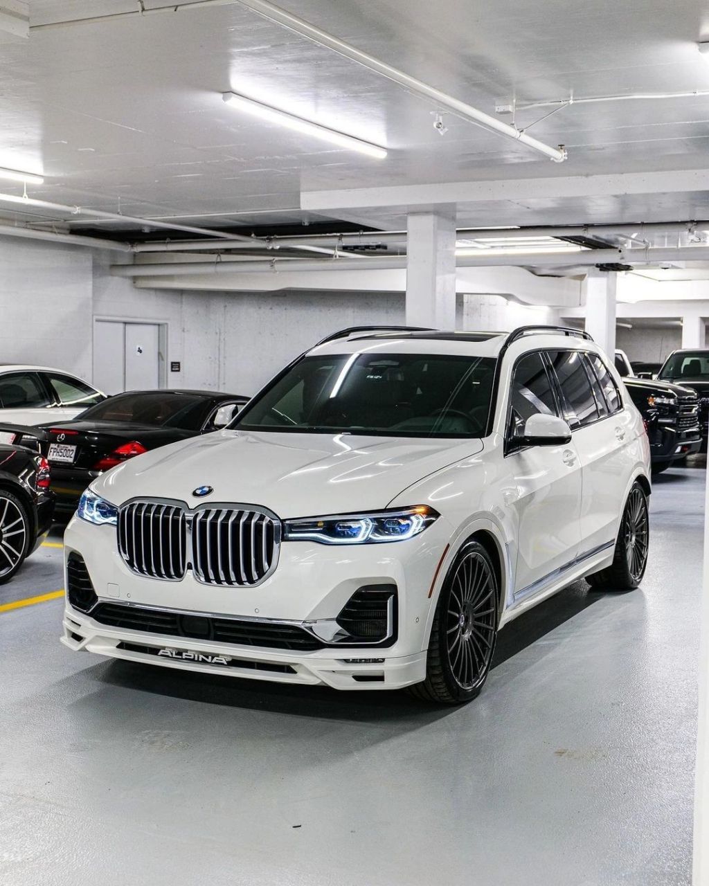 阿尔宾娜xb7 宝马御用改装厂 专门改装的一款车型 老款的大灯霸气