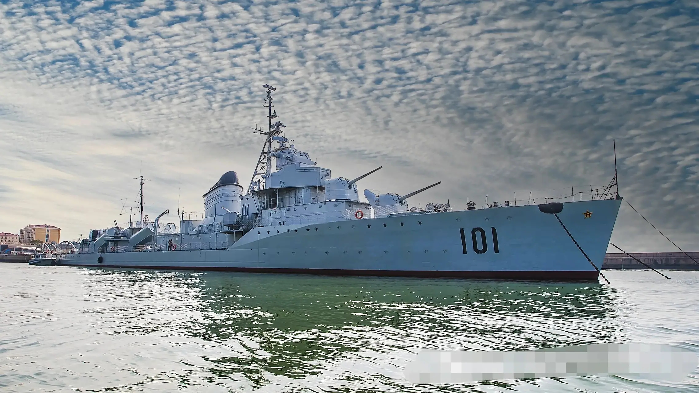 中国人民海军模范舰101:"鞍山"号导弹驱逐舰的辉煌历程  近日,中国