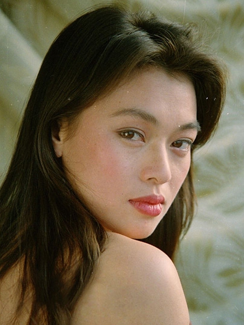 史可年轻时也算是一个时代美人,浓眉大眼,眉眼弯弯,鼻头圆润, 骨相