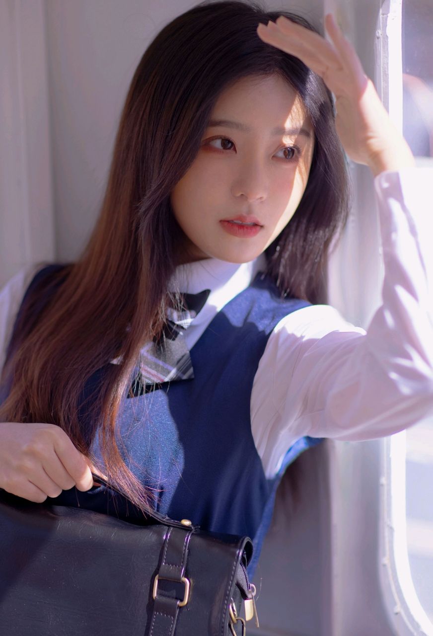 王嘉丽:校花制服写真 好想回到了大学时代#王嘉丽#梅梅爱美女