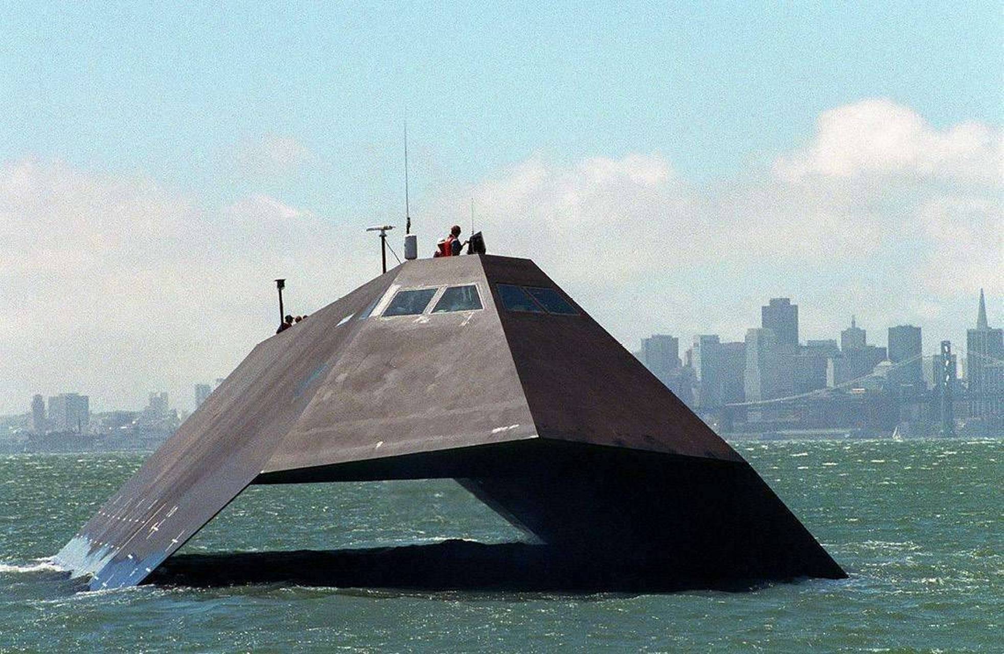 美国"海影"号隐身试验舰 "海影"号是美国洛克希德·马丁公司秘密为