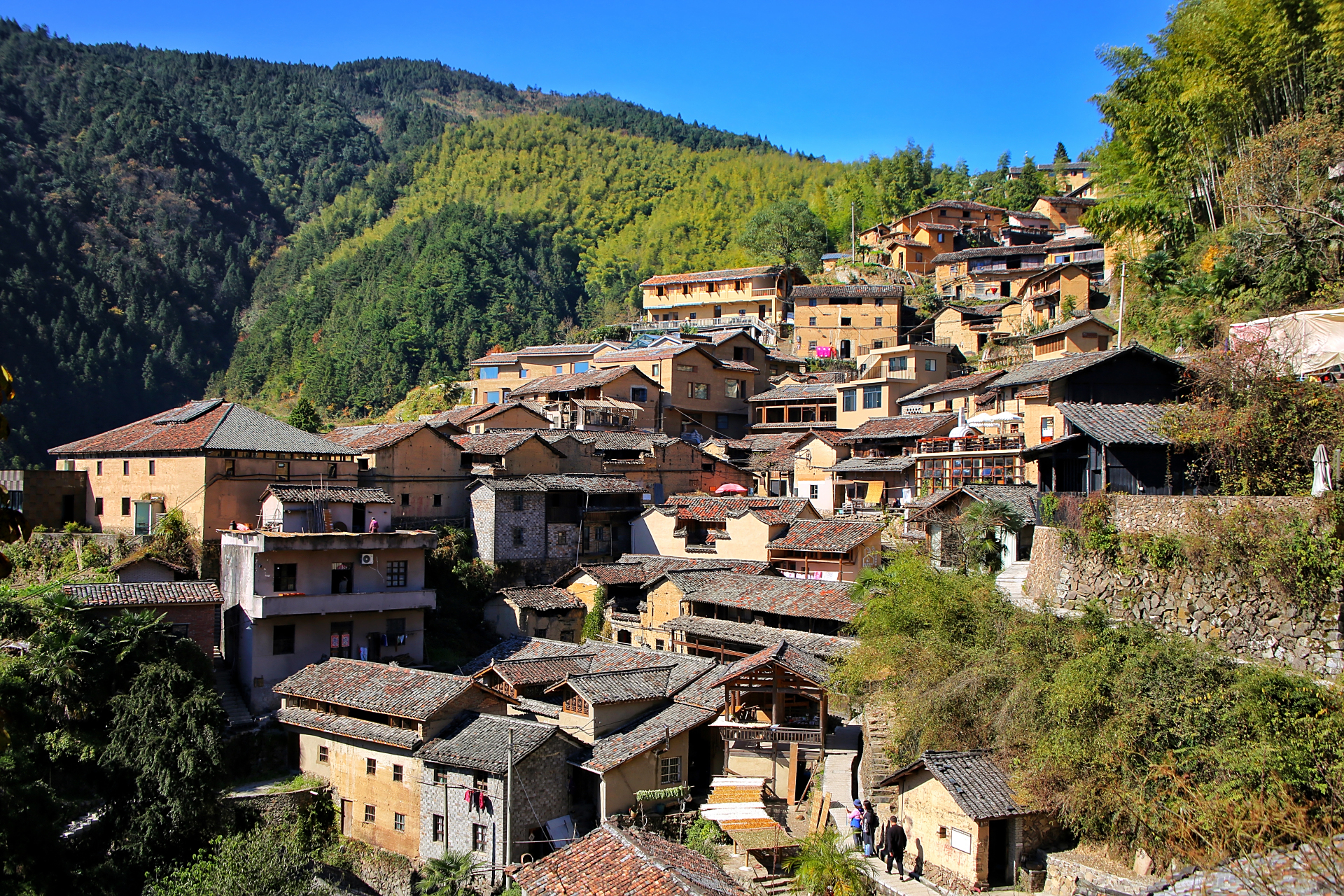 《我在浙南之陈家铺村》#冬天的第一张照片#  一个建在悬崖边上的古