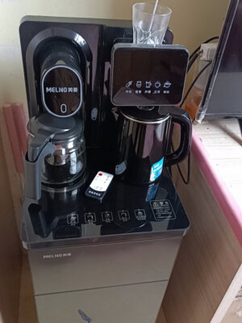 美菱茶吧机特点:安装便捷,方便快捷,美观大方