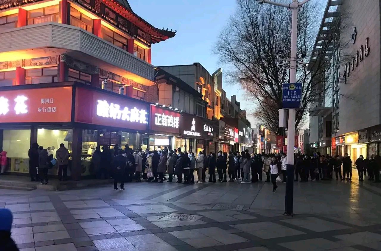 最近疯狂排队的"酸奶大麻花"来梅河口了