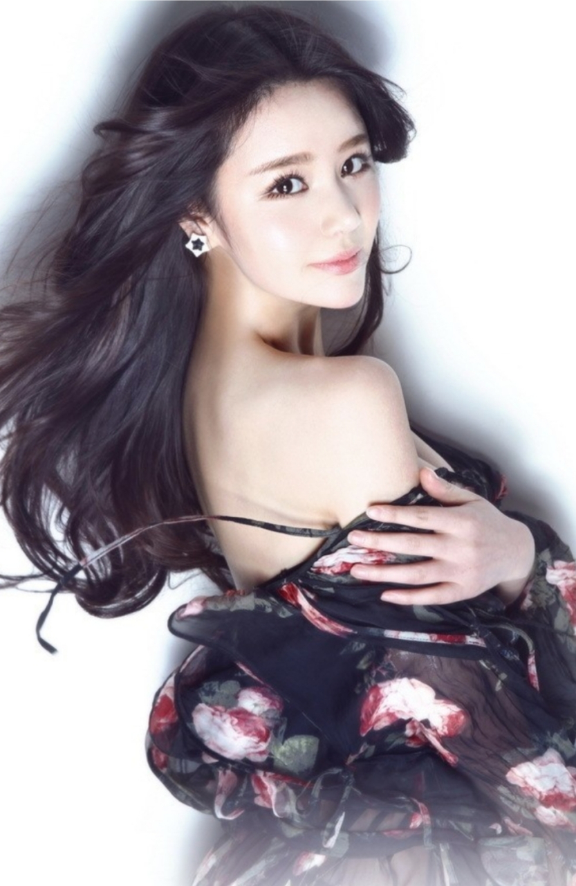 邱意浓性感迷人写真#明星生图大赏# #我们都爱聊八卦# #娱乐