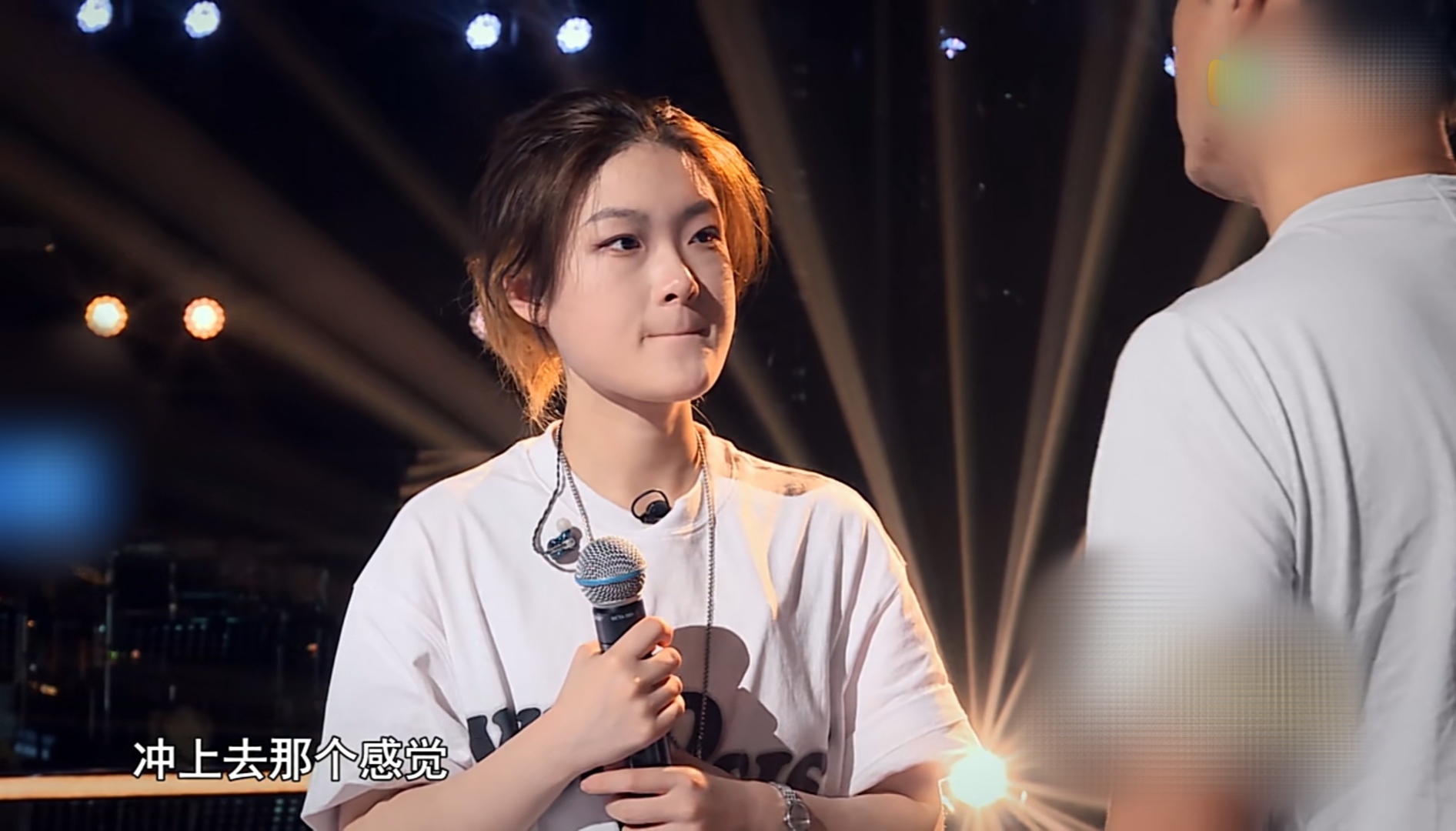 《好声音》第九期加更,女学员素颜参加排练,任媚爽完全认不出来