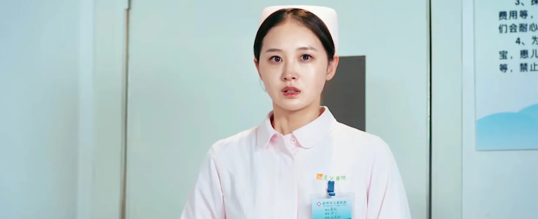 天堂的张望:七岁女孩患白血病,不想拖累养父放弃治疗,让人泪目