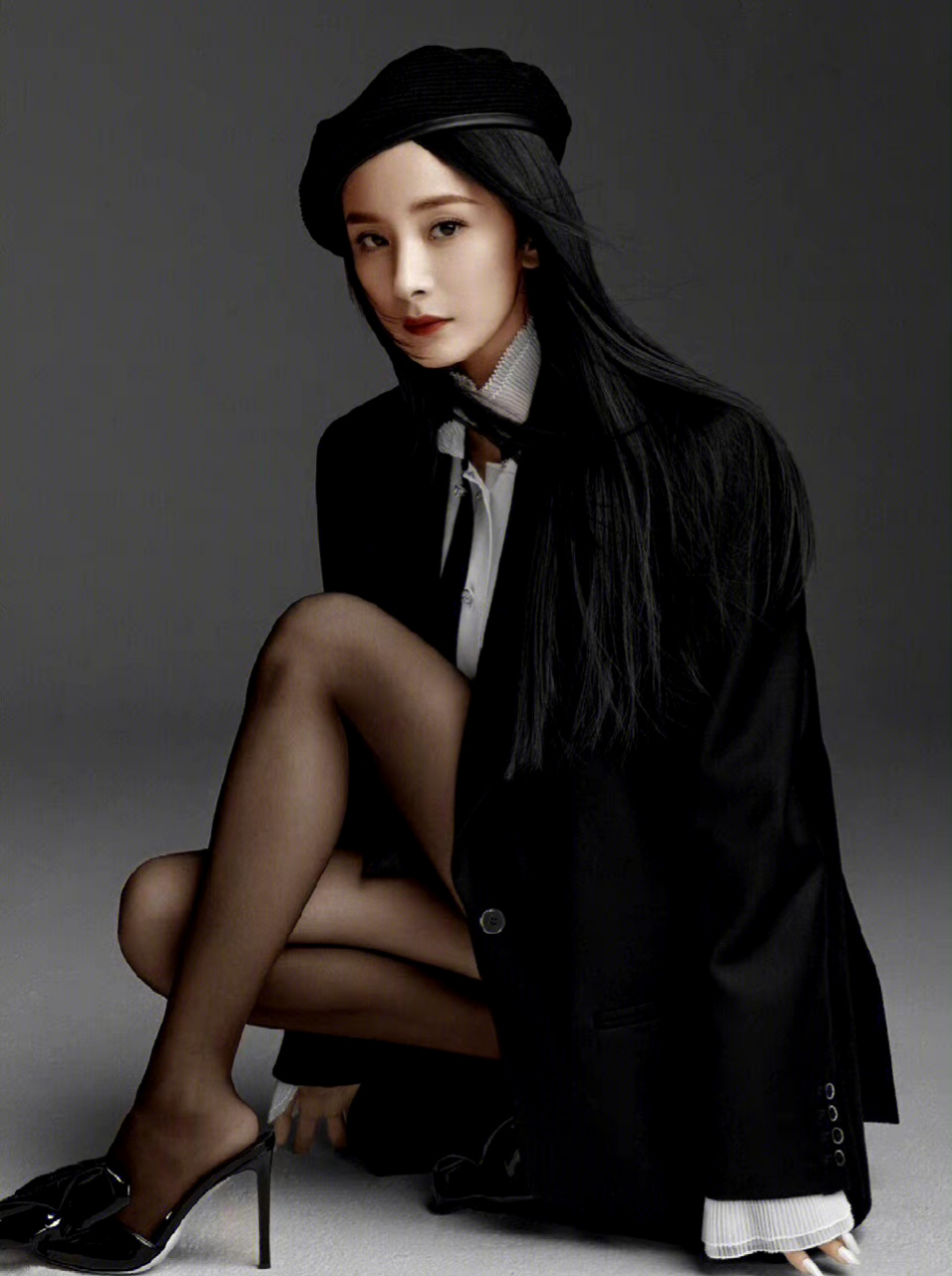 杨幂的黑丝,白丝…五颜六色丝,哪个更好看?