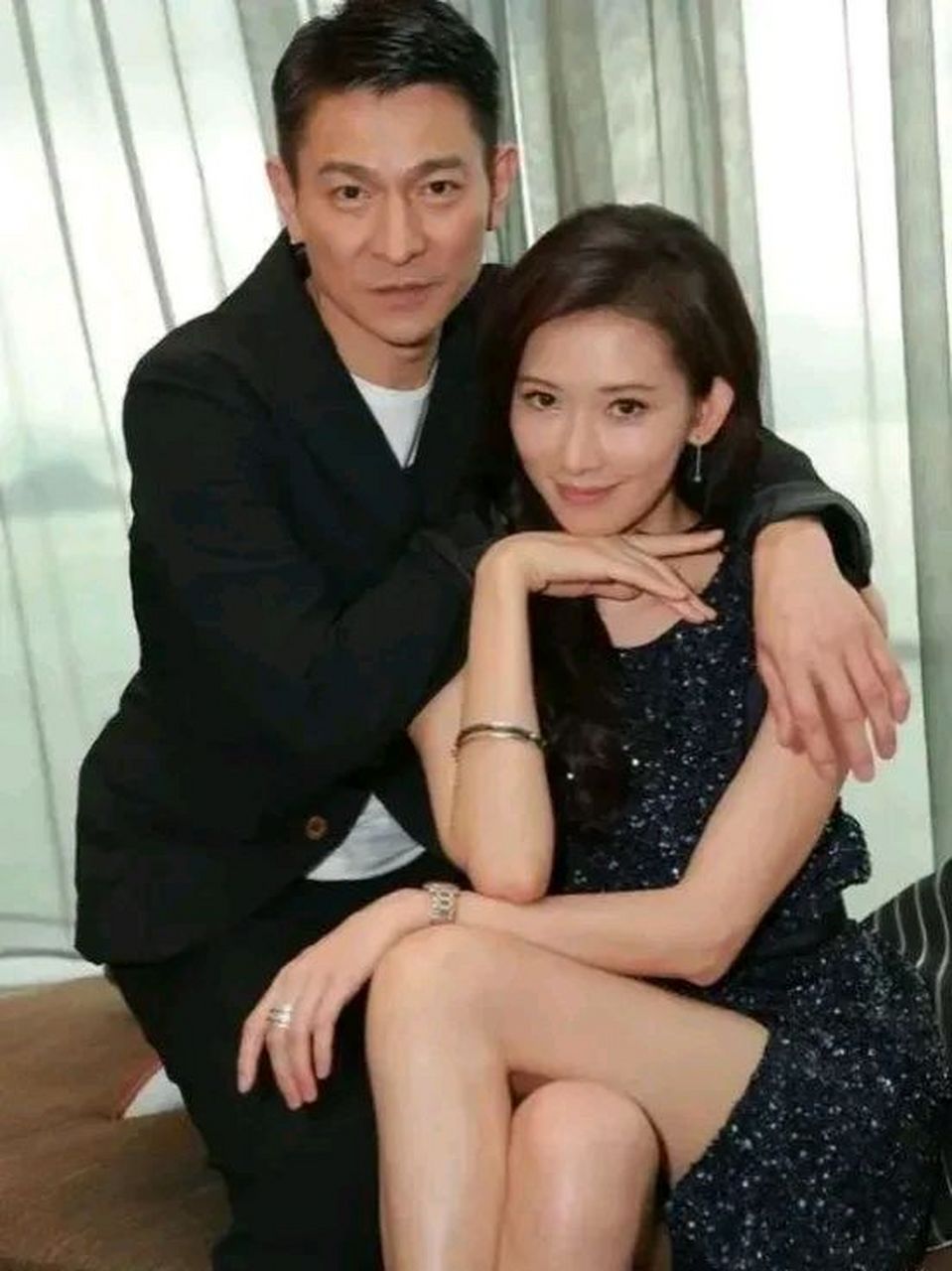 61岁刘德华同框47岁林志玲,两人亲密合影,才真的发现年龄不是问题  郎