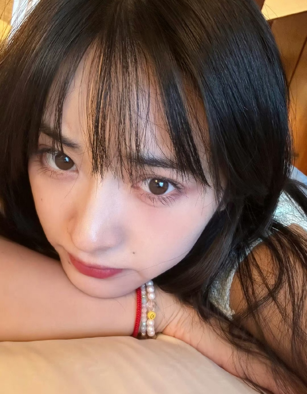 沈月戴上头巾更甜美了,她的拍照水平仅次于鞠婧祎,可以说是女艺人之中