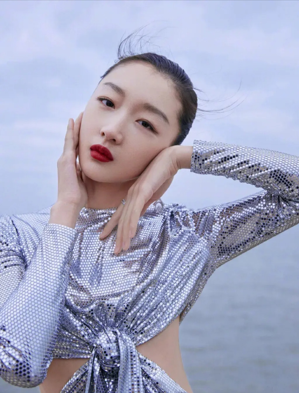 周冬雨颜值引发热议,周冬雨是整容了吗?