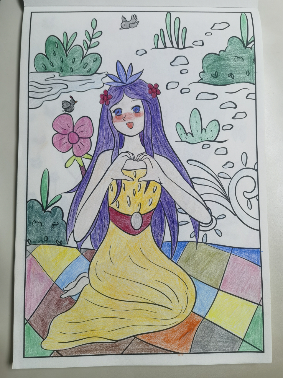 两个小朋友的画,谁的更有童心童趣.