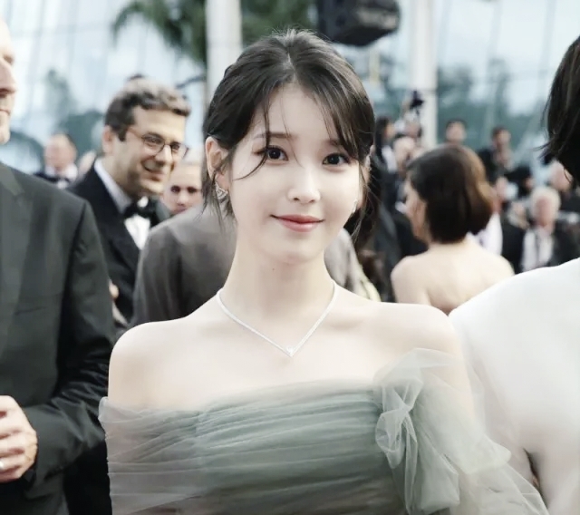 李钟硕认爱iu!粉丝崩溃:老婆不见