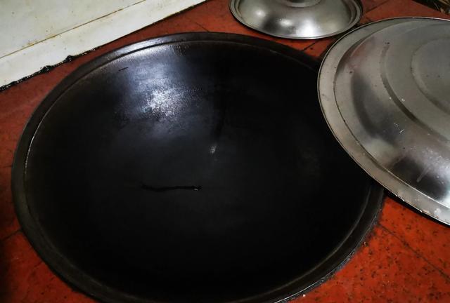 农村土灶用的大铁锅,有六印八印,多大为一印?