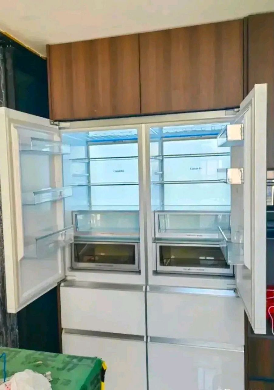 这个冰箱有意思了,人家买两个一摸一样的冰箱放在一起,弄成一个双开门