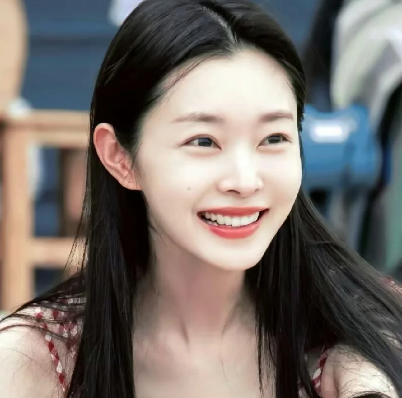 宋轶高中时期的照片看起来好青涩