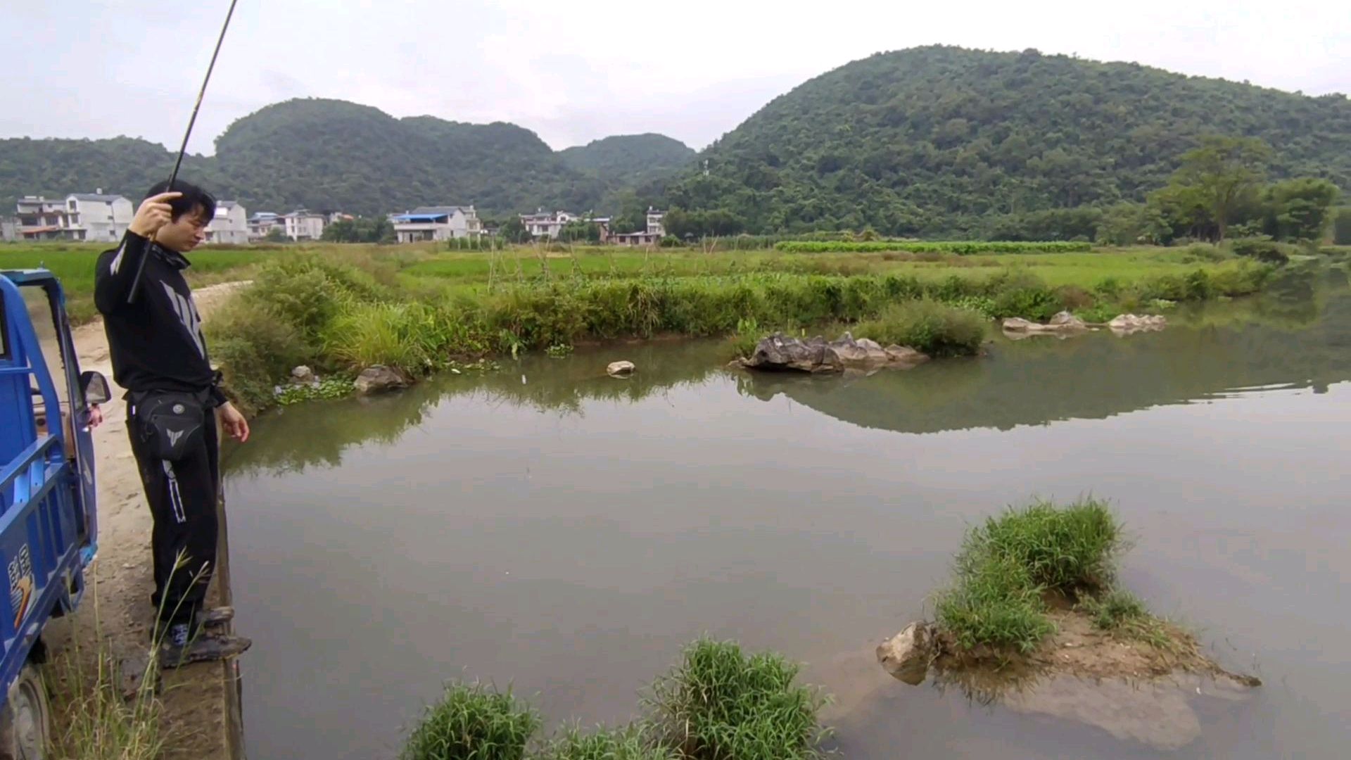 广西乡村风景美如画,野钓苦扁屎鱼成灾