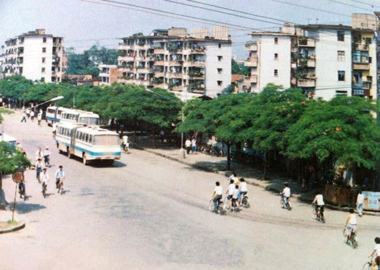 80年代的生活状况图片图片