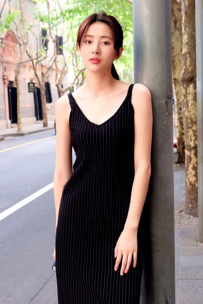 胡丹丹:秀色掩今古,荷花羞玉颜