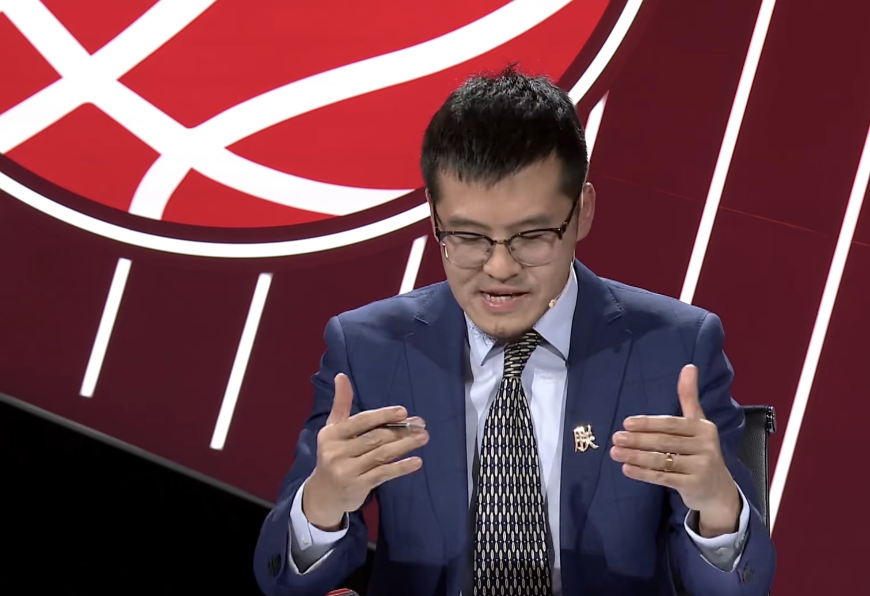 杨毅和王猛最后点评意见相左