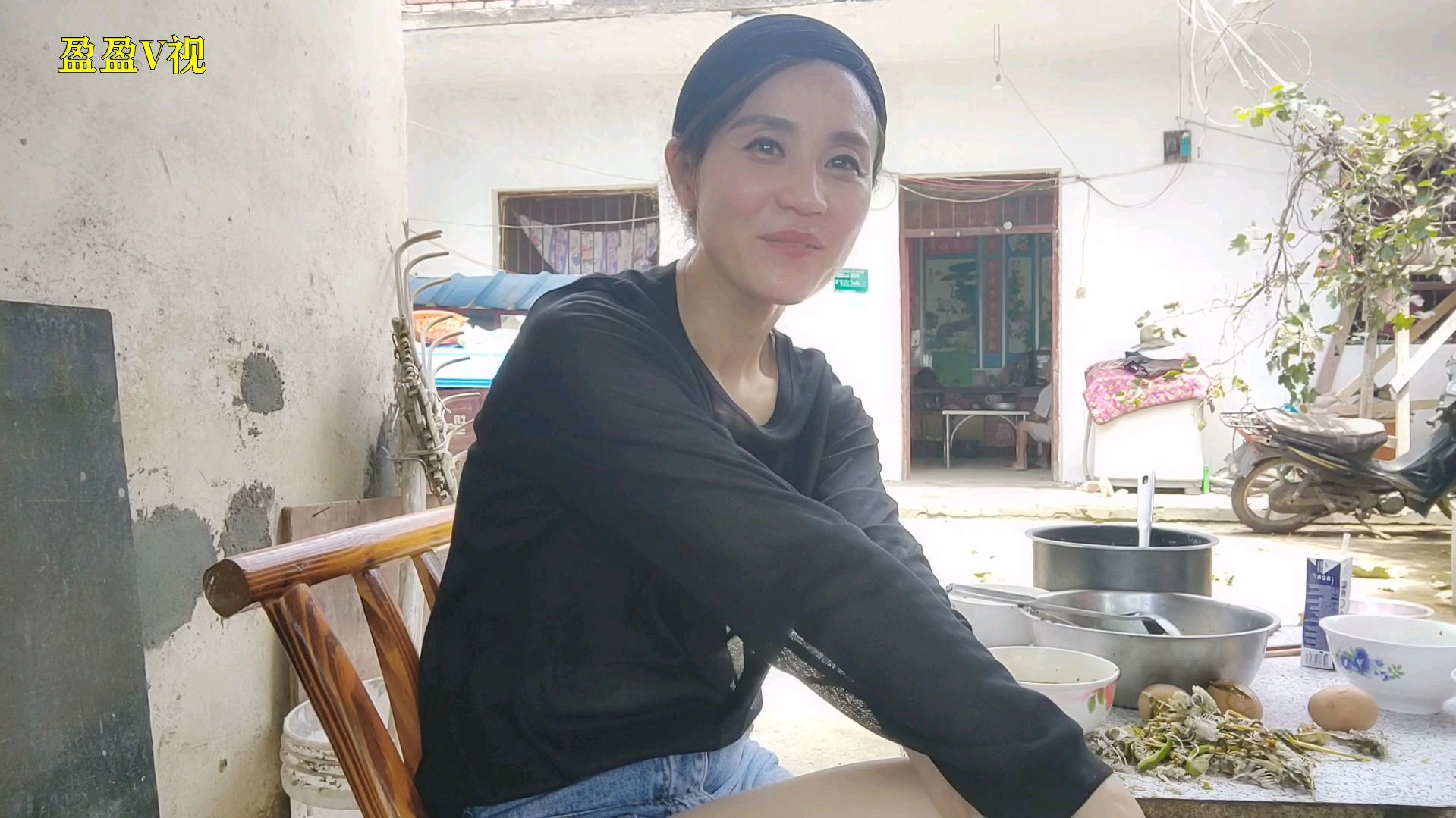 农村闺女回娘家,姑娘亲自下厨做网红鲫鱼汤,网友:这汤能喝吗