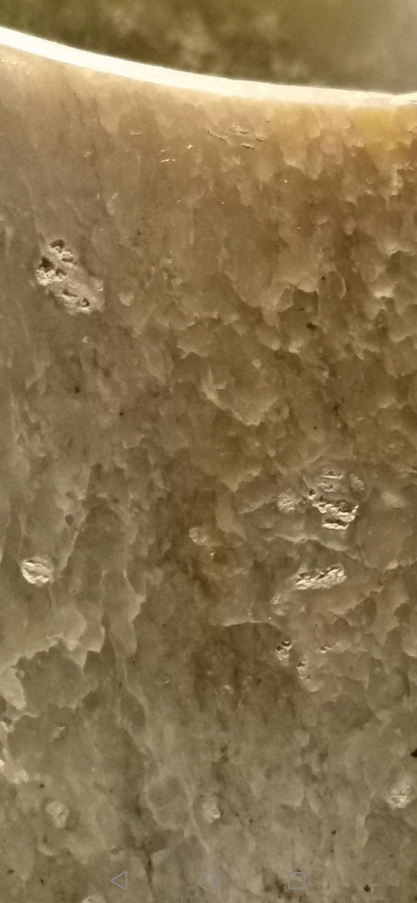 红山古玉之——嘎巴,蚀坑,冰裂纹,多看馆藏品的表面特征,能够提高眼力