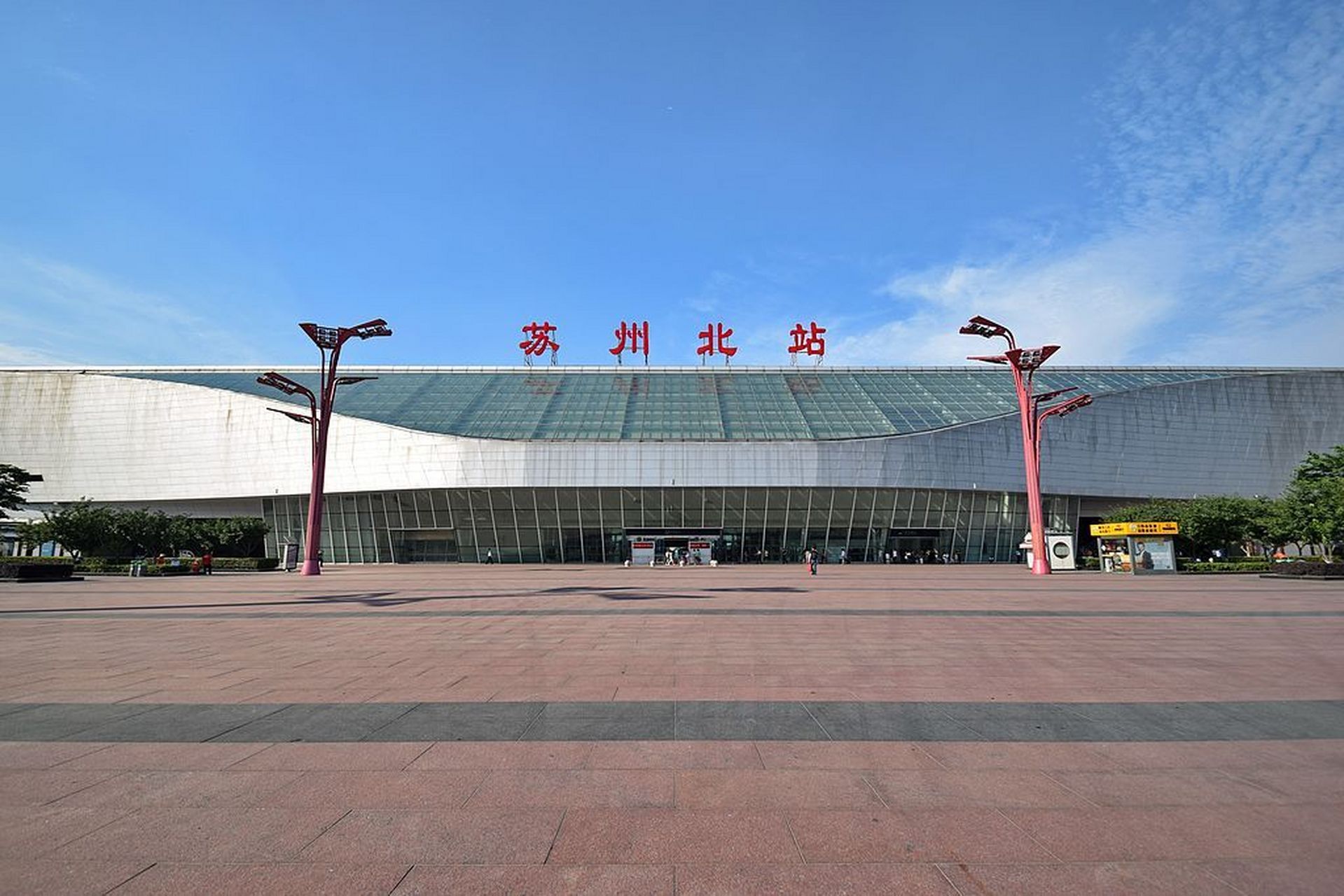 美丽的苏州北站 截至2018年6月,苏州北站站房为两层:一层为站厅,设备