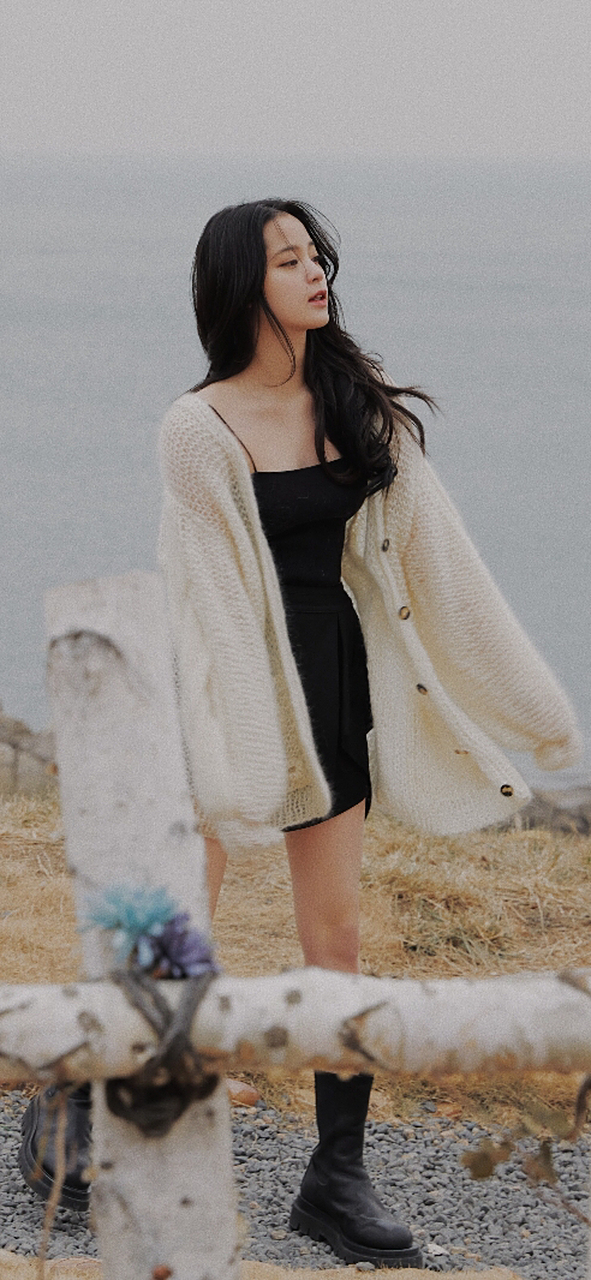 欧阳娜娜透视毛衣尽显性感身材