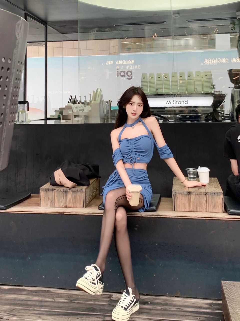 纯欲风# #小姐姐# #美女# 我愿意称之为新的蓝衣战神,带刻度的黑丝