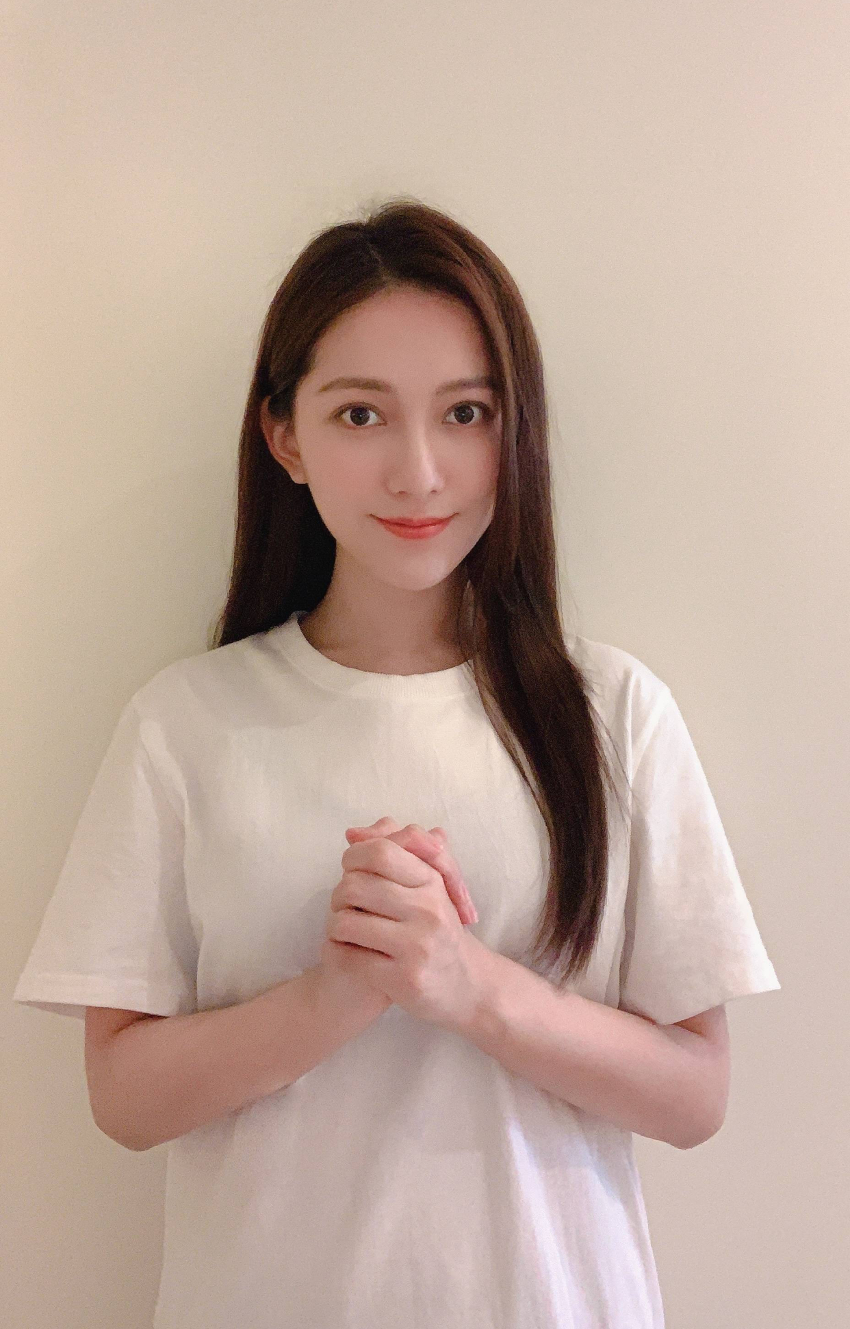 王姿允:花容月貌,面若桃花