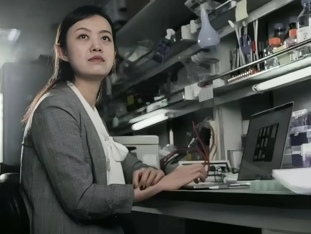 她,是科研领域的一颗璀璨明星,哈佛大学博士后,全国三八红旗手