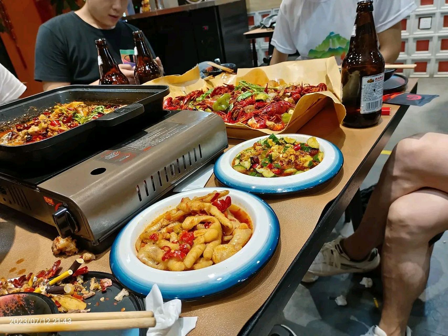 昨晚应邀参加一个小饭局,几个人而已,全是以前认识的,但十几年没联系