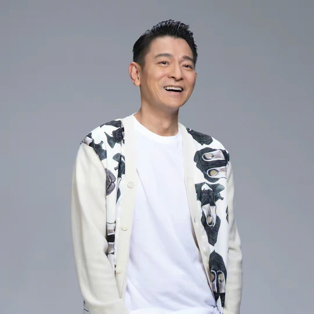 《天王巨星刘德华:四十年电影生涯的辉煌历程》