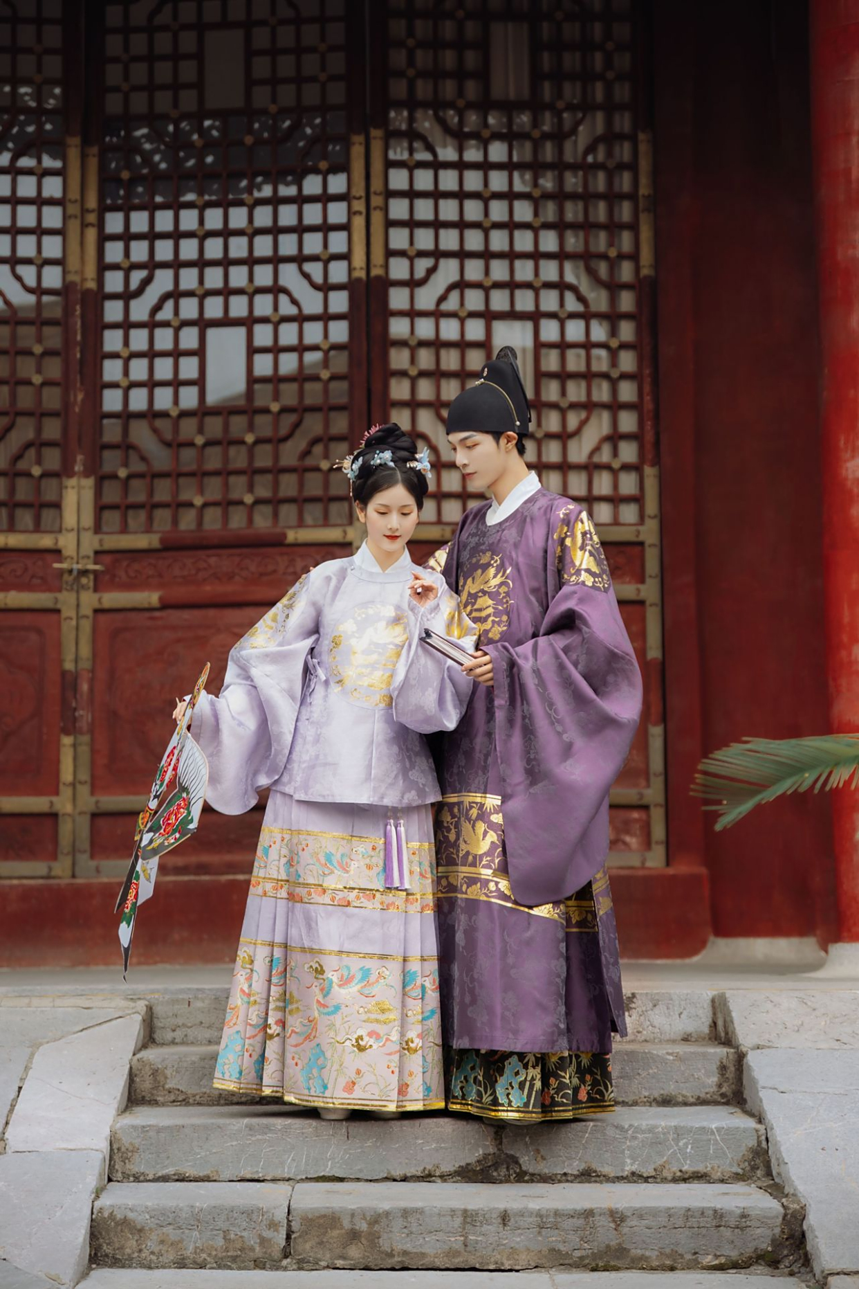 来试试情侣款汉服吧,端庄又大气,很吸睛