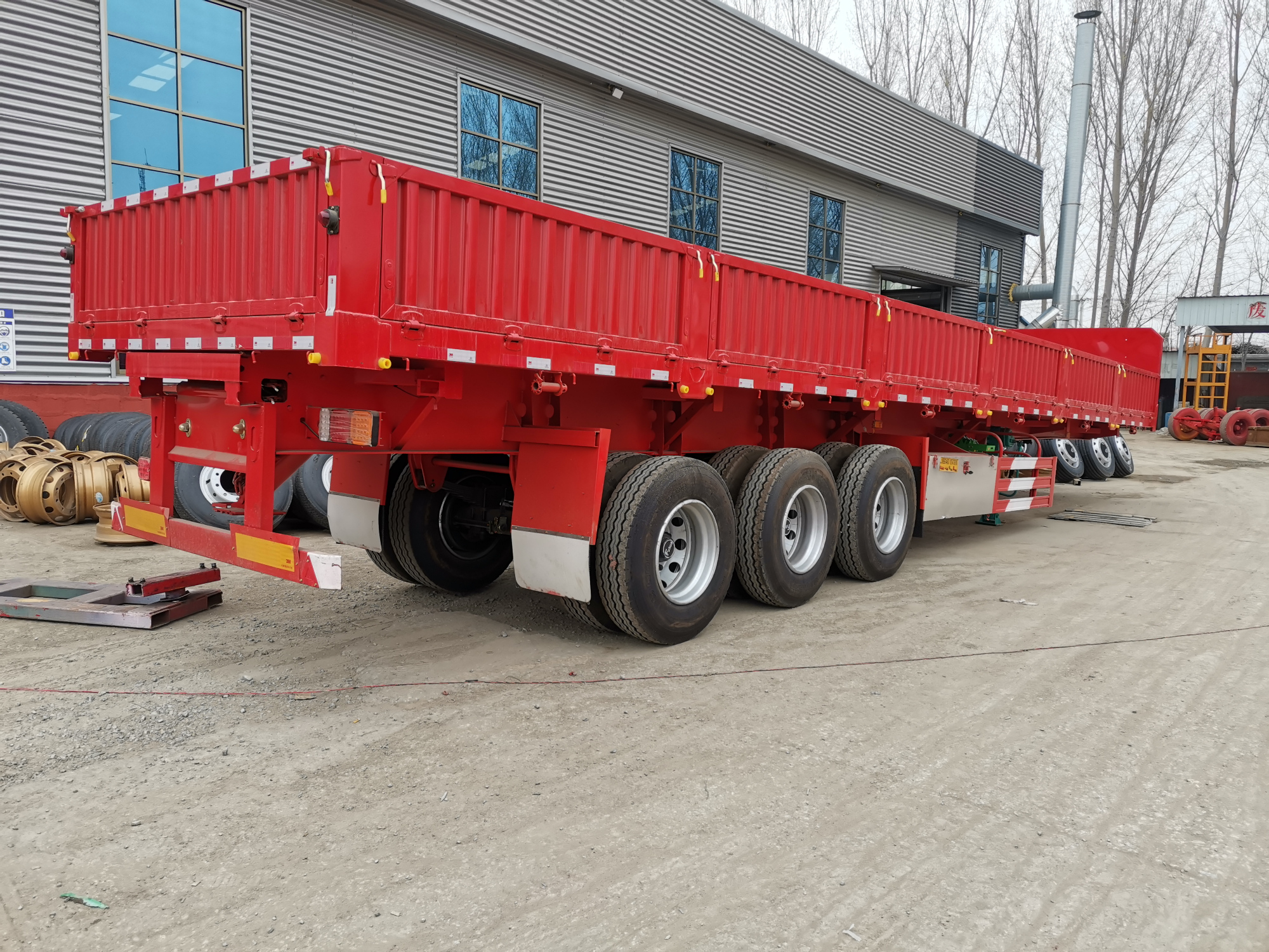 轻量化设计侧翻自卸半挂车