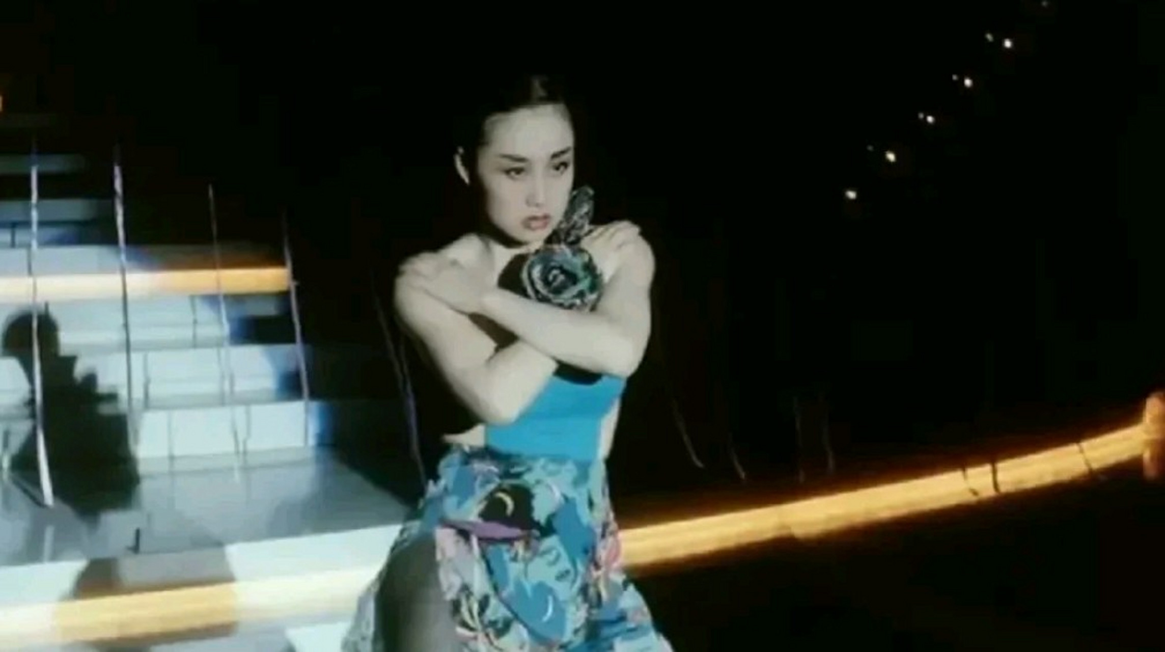 钟楚红和利智穿黑丝斗舞!