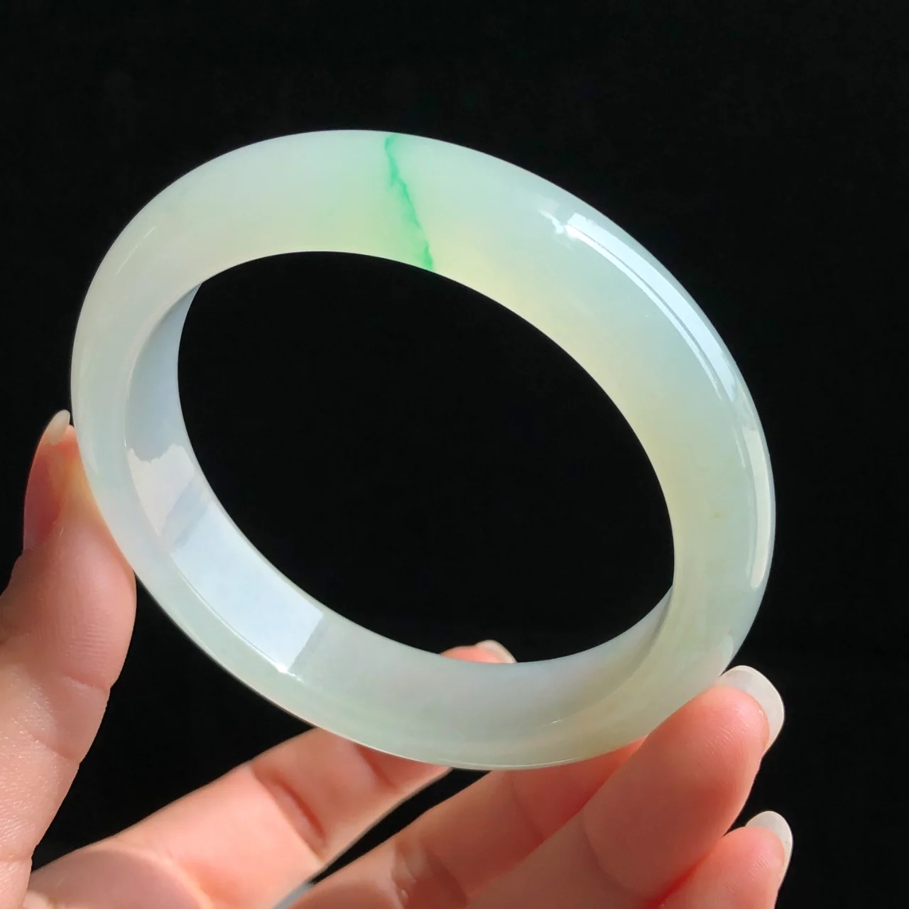 高冰正阳绿花水足正装手镯 老坑高冰料子,质地冰润细腻,种水饱满,正阳