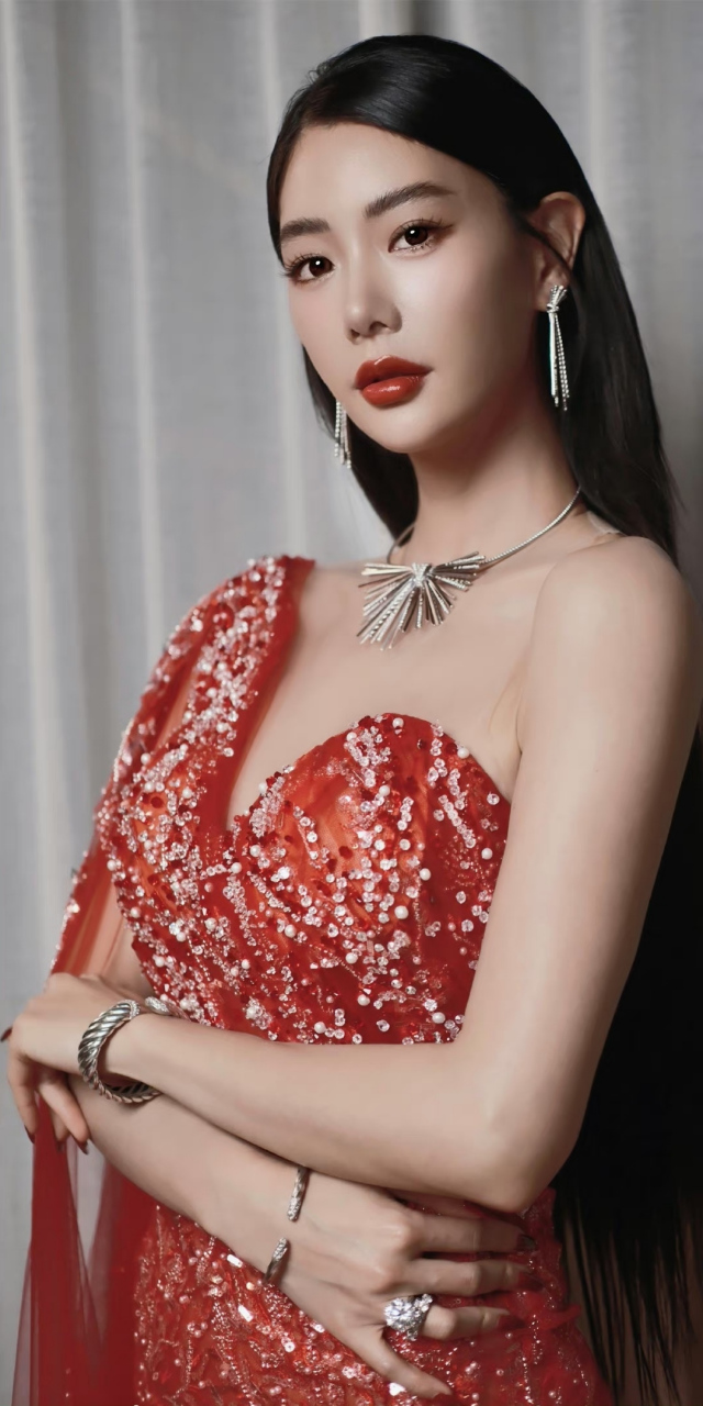 克拉拉# claralee 红色礼裙,性感妖娆,妩媚多姿