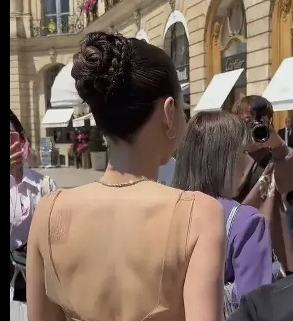 张柏芝后背这个是纹身?还是二维码还是药膏?