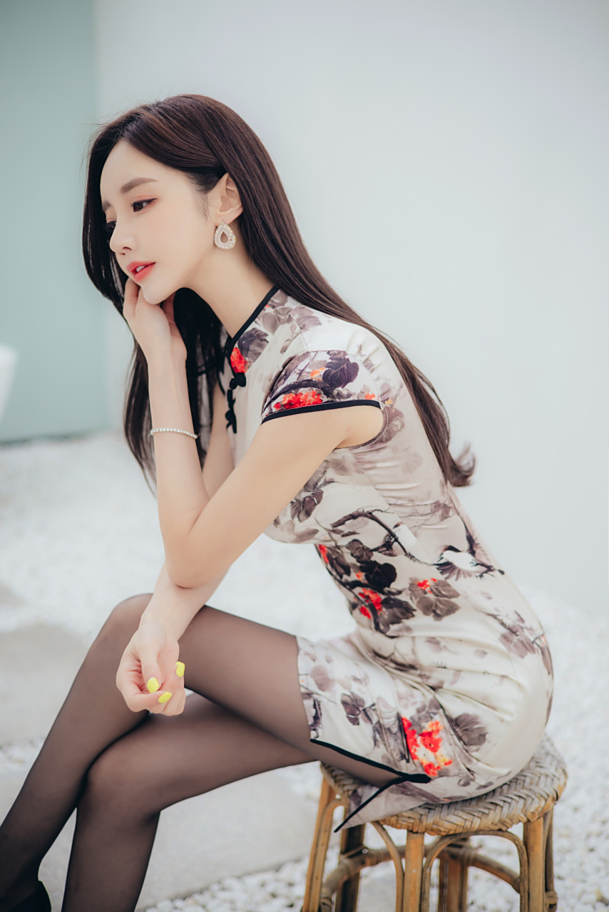 养眼美女# #孙允珠# 旗袍加黑丝,顶不顶得住