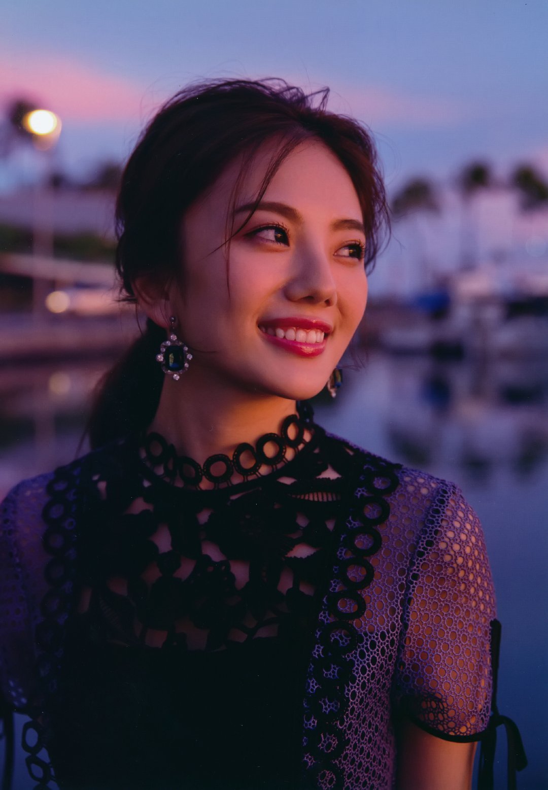 被日媒喻为"神之body"的伊东纱冶子居家写真,藏不住的性感