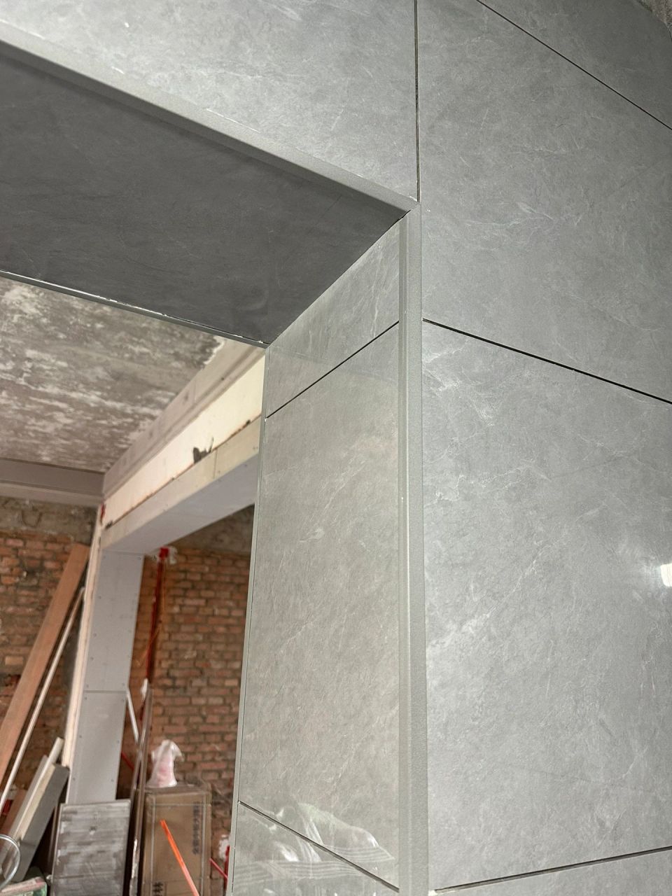 真后悔瓷砖的阳角收口没有用海棠角…而是用了收边条,颜色有差别,看