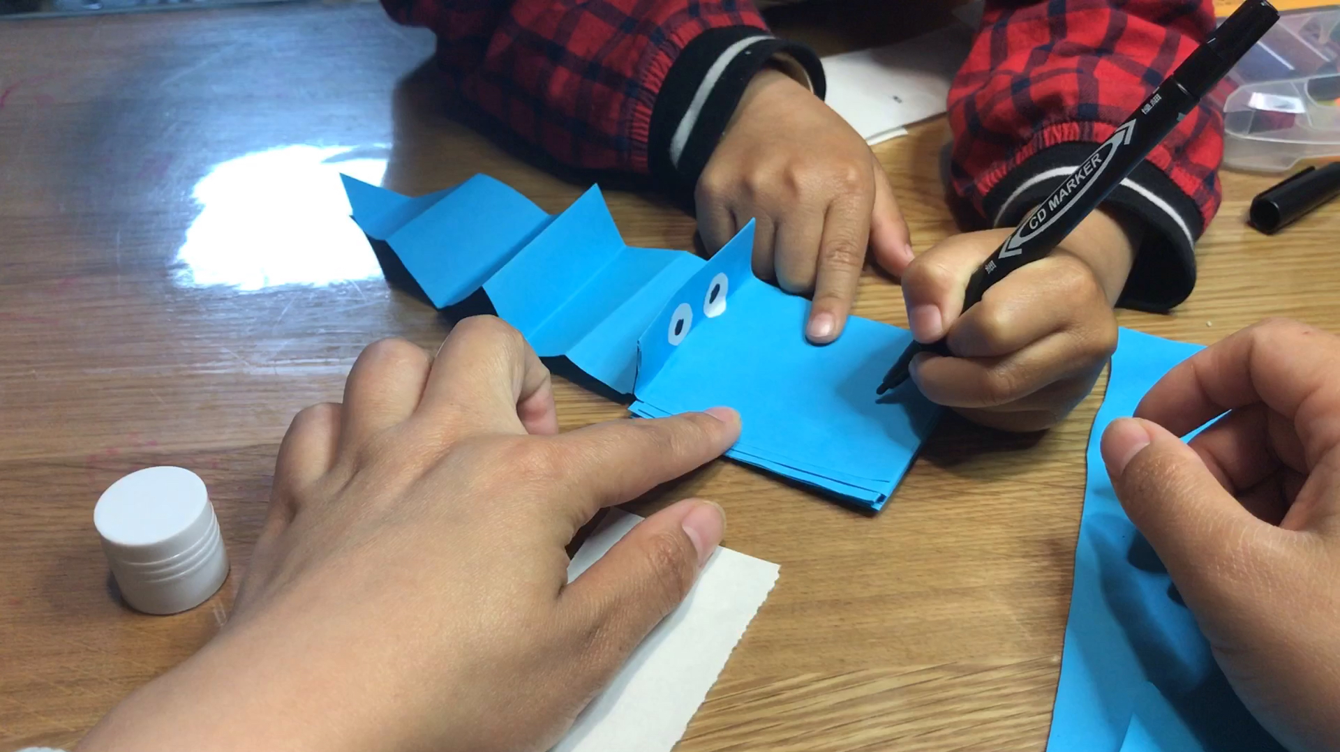 幼儿手工制作小鳄鱼,孩子动手又动脑,比买的玩具更有意义